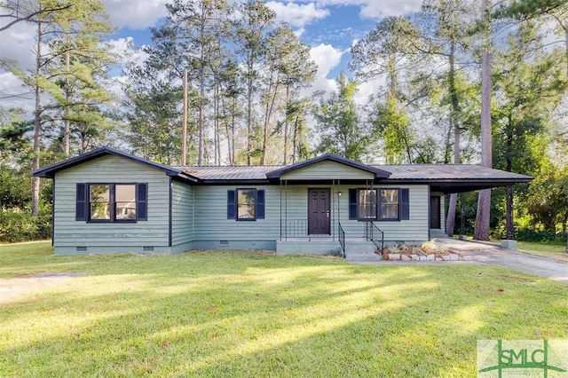 ranch-style home featuring a carport and a front lawn