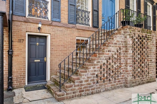 117 W Gaston St, Savannah, GA 31401 - entrance to property featuring brick siding