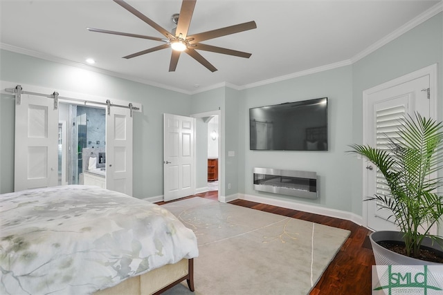 bedroom with ceiling fan, crown molding, a barn door, and hardwood / wood-style floors