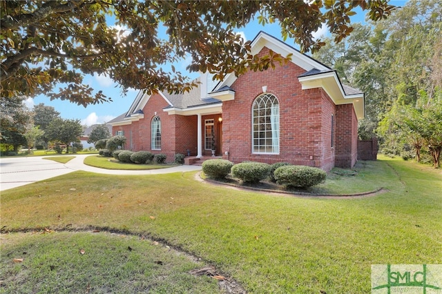 view of front of property with a front yard