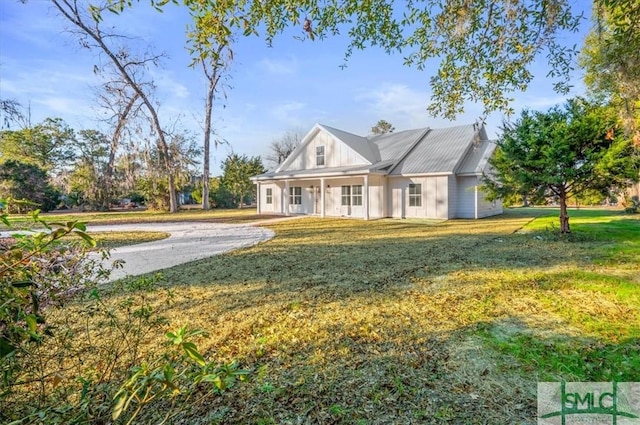 view of front of house with a front yard