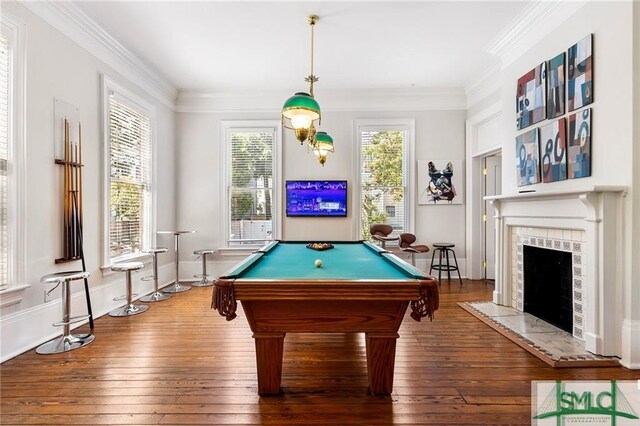 playroom featuring hardwood / wood-style floors, crown molding, and pool table