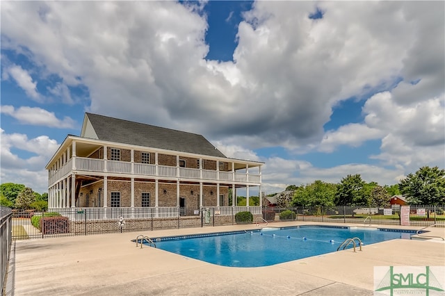 view of swimming pool featuring a patio