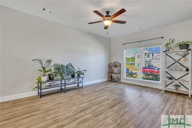 unfurnished room featuring light hardwood / wood-style floors and ceiling fan