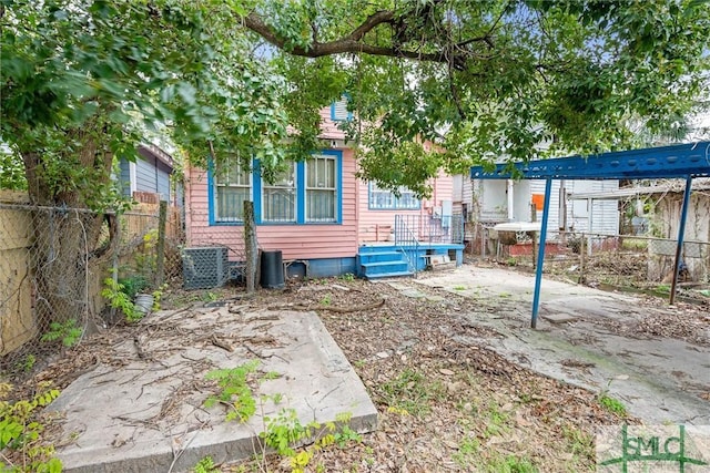 view of yard featuring central AC unit