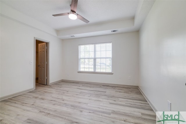 unfurnished room with a textured ceiling, light hardwood / wood-style floors, and ceiling fan