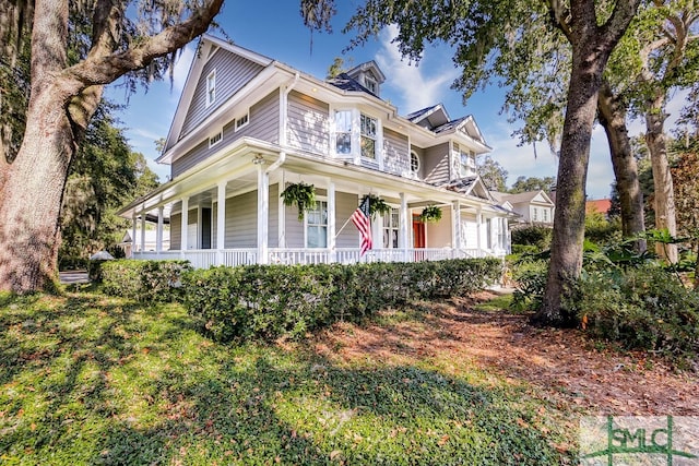 view of front of property featuring a porch