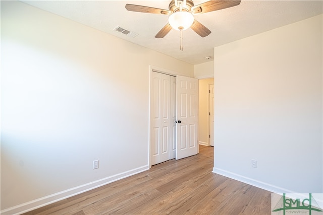 unfurnished room with light hardwood / wood-style flooring, a textured ceiling, and ceiling fan