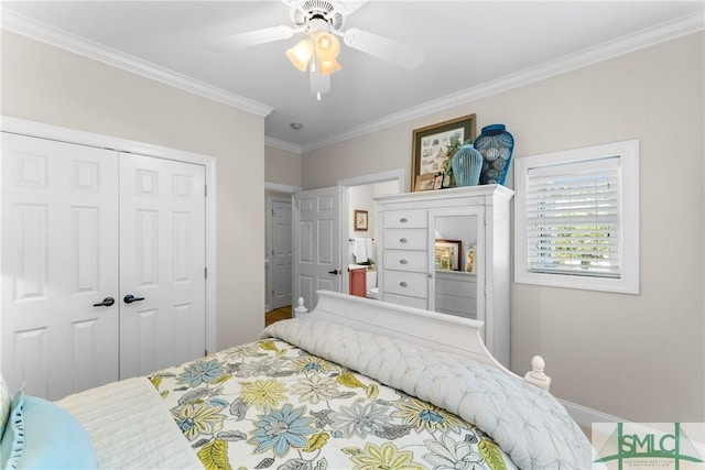 2203 River Oaks Dr, Richmond Hill, GA 31324 - bedroom featuring baseboards, ornamental molding, a ceiling fan, and a closet