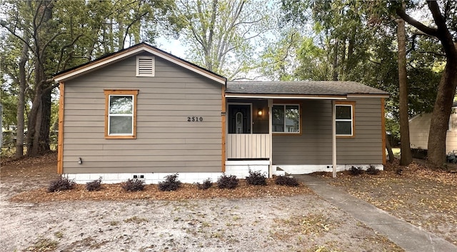2510 Florida Ave, Savannah, GA 31404 - bungalow with crawl space and a shingled roof