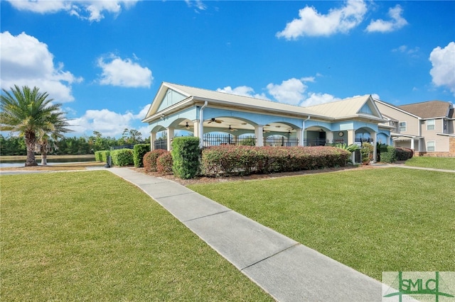 view of front of house featuring a front lawn