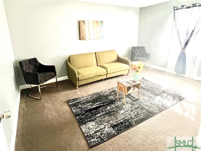 living area featuring carpet floors and baseboards