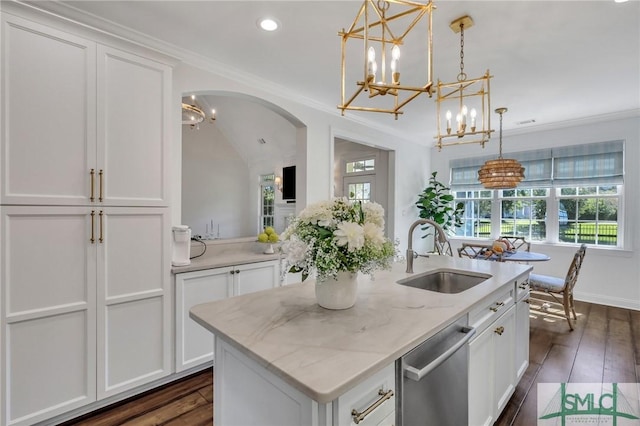 kitchen featuring dark wood-style floors, a kitchen island with sink, a sink, white cabinetry, and dishwasher