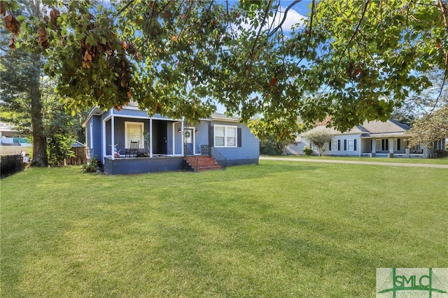 view of front facade with a front lawn