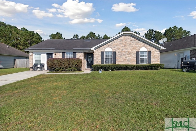 ranch-style home featuring a front yard