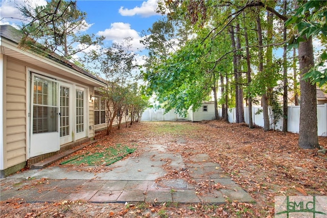 view of yard featuring a patio