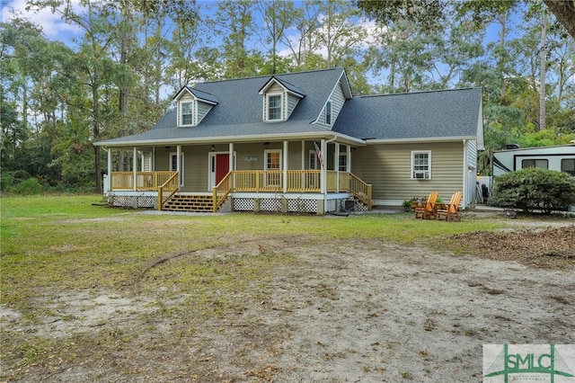 view of front of property featuring a front yard and a porch