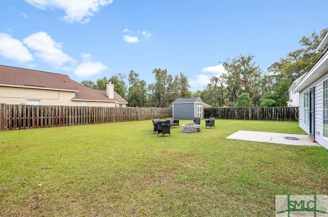 view of yard with a storage unit