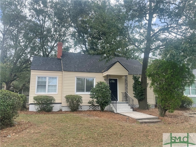 view of front facade with a front lawn