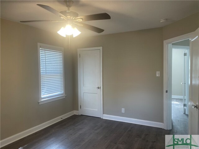 empty room featuring dark hardwood / wood-style floors and ceiling fan