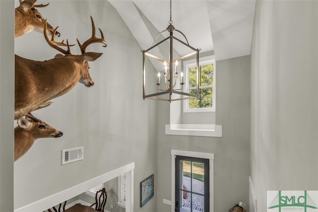 room details featuring a chandelier