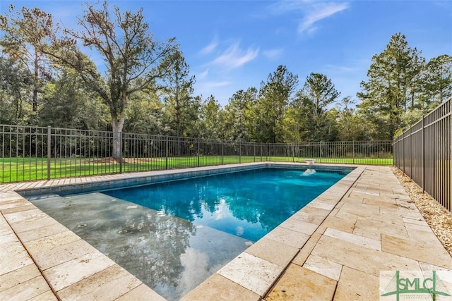 view of swimming pool featuring a lawn