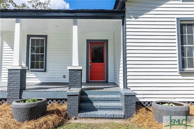 property entrance featuring a porch