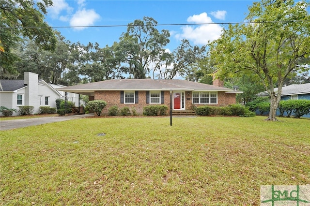 ranch-style home featuring a front lawn and a carport