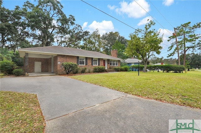 ranch-style home featuring a carport and a front lawn