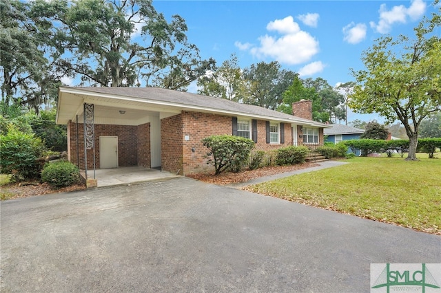 view of front of home with a front lawn and a carport