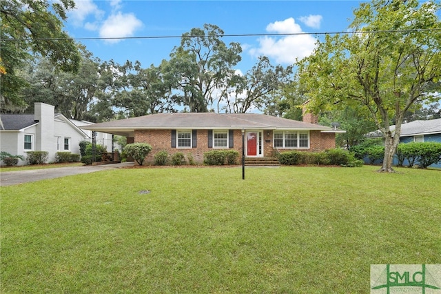 ranch-style house featuring a front yard