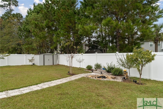 view of yard featuring a storage unit