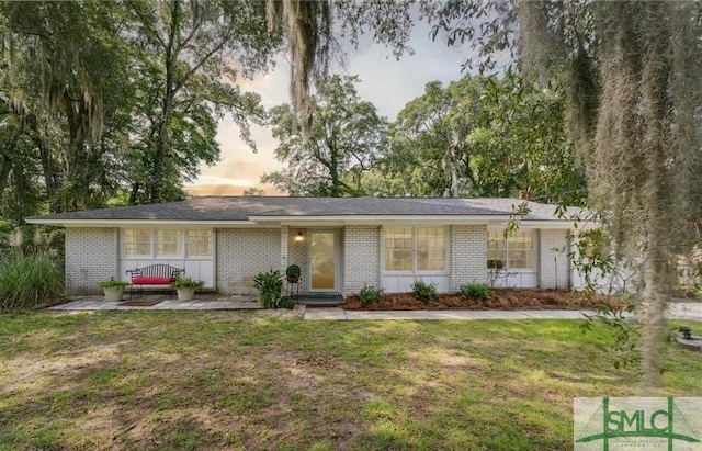 single story home featuring a yard