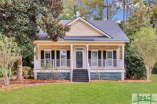 view of front facade featuring a porch and a front yard