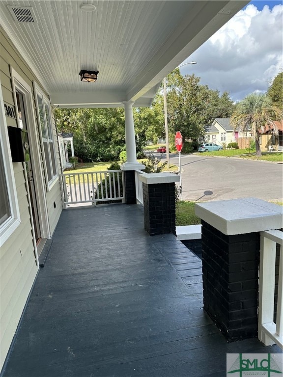 view of patio / terrace with covered porch