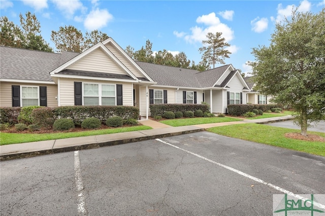 view of front of house with a front lawn