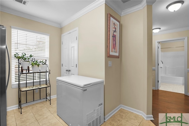 washroom featuring light tile patterned floors and ornamental molding