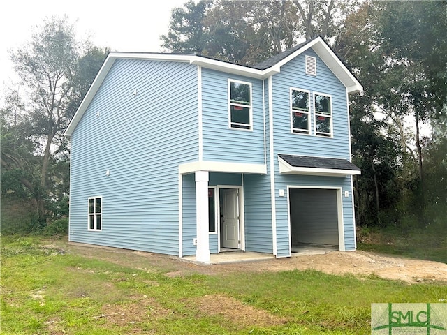 view of front facade featuring a garage and a front yard