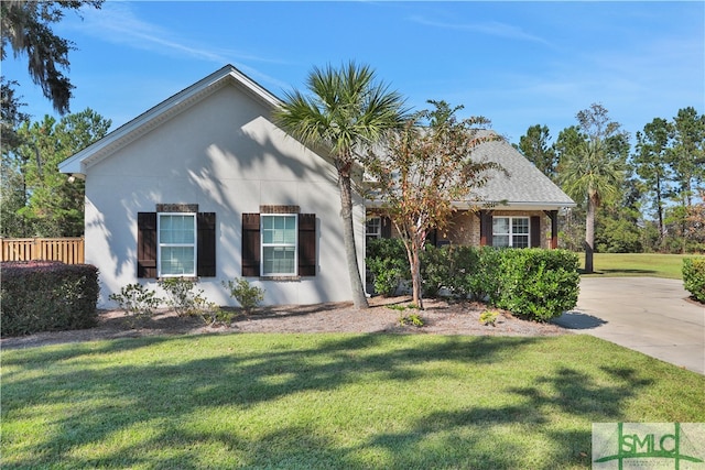 view of front of home with a front lawn