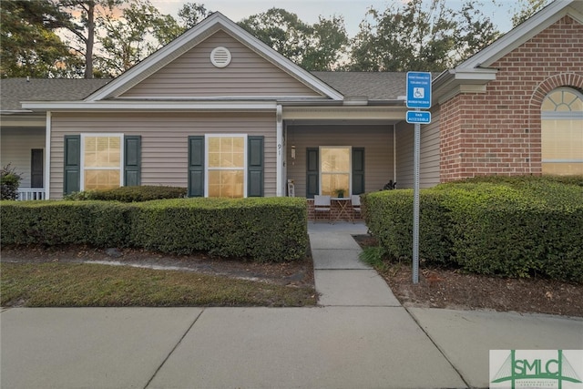 view of front of property