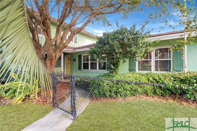 view of front of house featuring a front yard