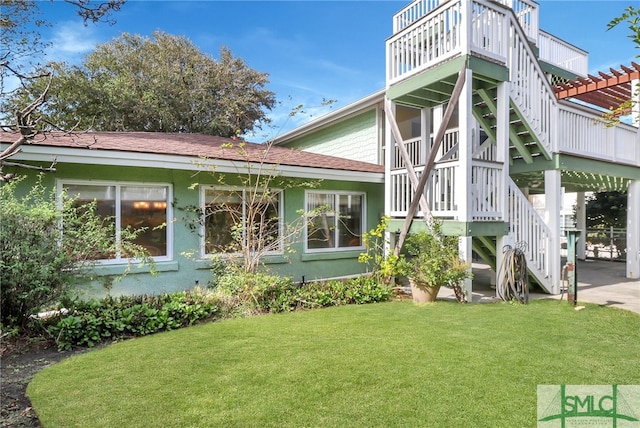 rear view of house featuring a lawn