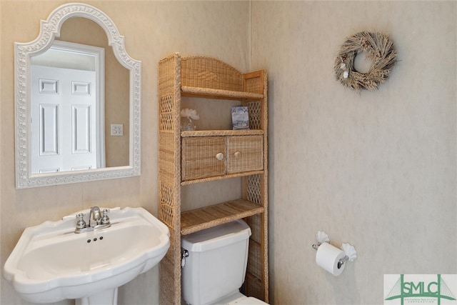 bathroom featuring sink and toilet