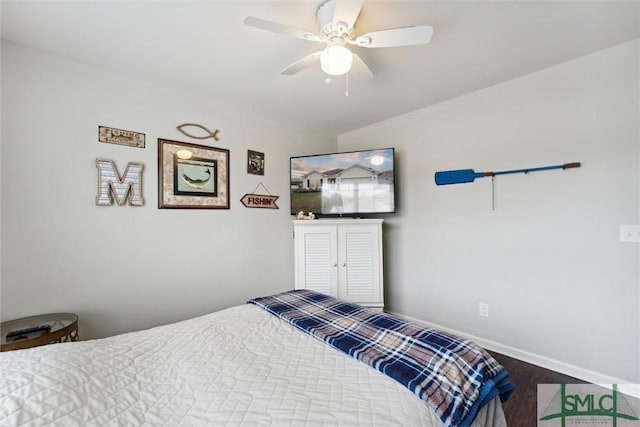 bedroom with ceiling fan