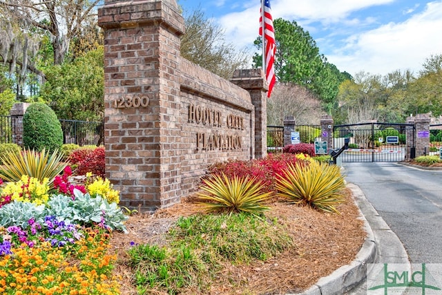 view of community / neighborhood sign