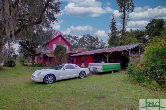 view of front facade with a front lawn