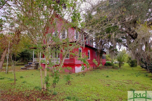 view of side of property featuring a yard