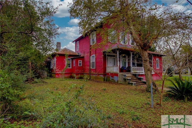 view of front of house featuring a front yard and covered porch