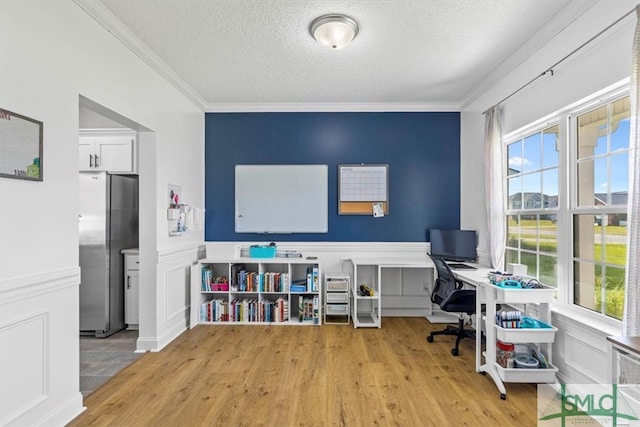 office space featuring a healthy amount of sunlight, light hardwood / wood-style flooring, and ornamental molding