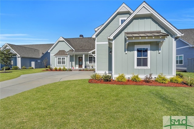 view of front of house with a front yard